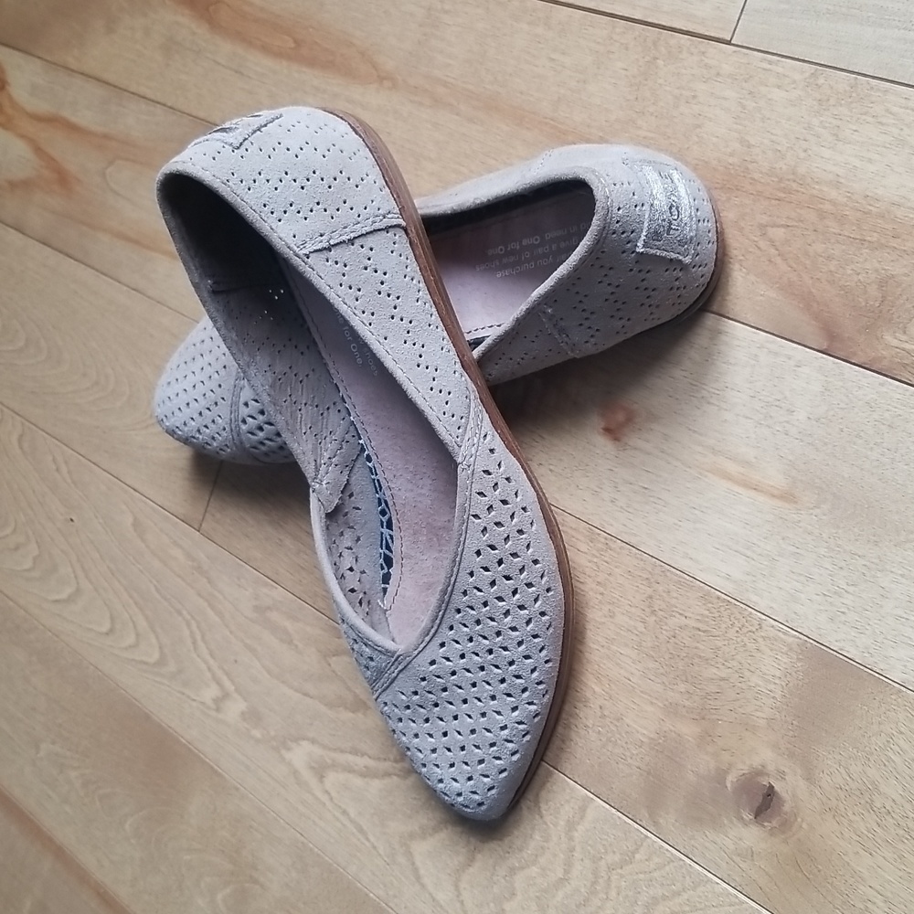 Toms size 6.5 Tan women's shoes - Picture 10 of 10